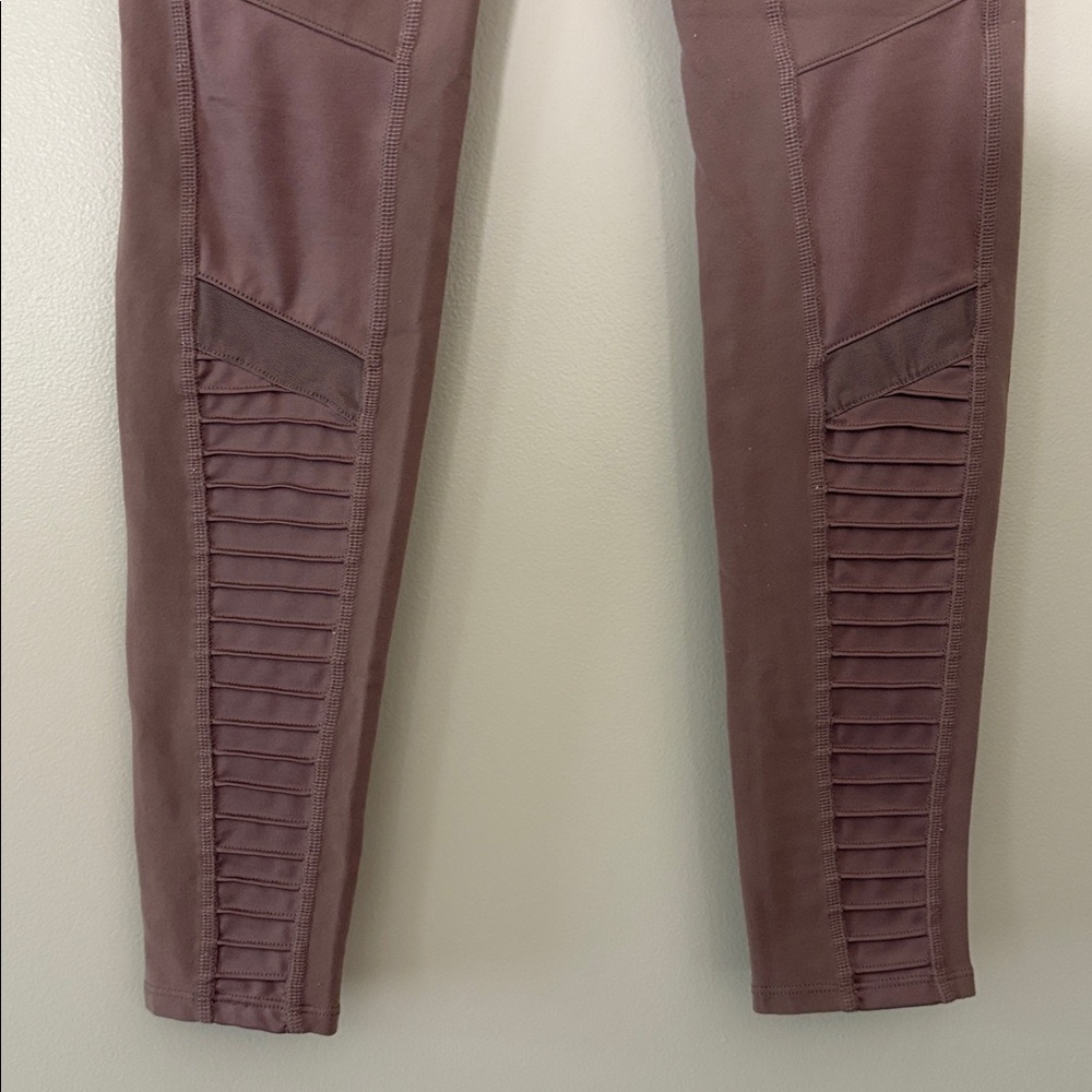 Alo Yoga High-Waist Moto Leggings Ribbed Mesh Paneling Mauve Size Small - Picture 6 of 11